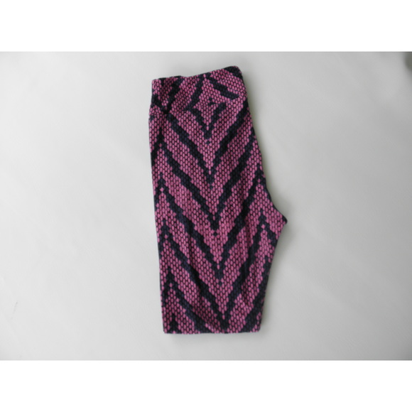 LuLaRoe TC Leggings - Pink/Gray Chevon/Snake Print - Picture 2 of 4